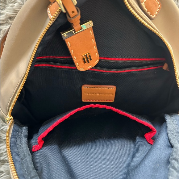Tommy Hilfiger Small Beige & Brown Women' s Backpack. Some wear on the handle. - Picture 3 of 7
